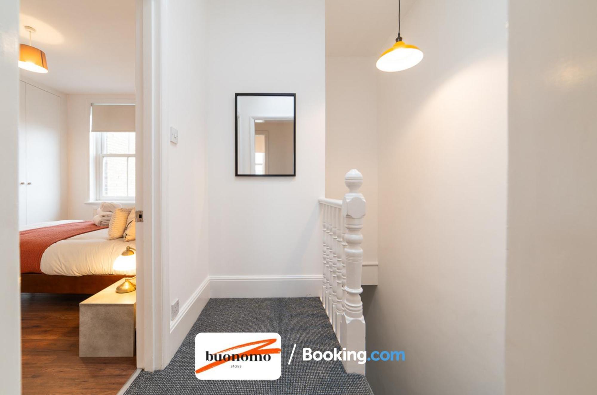 Apartamento Three Bedroom At Buonomo Short Lets & Serviced Close To Wimbledon Tennis Courts *